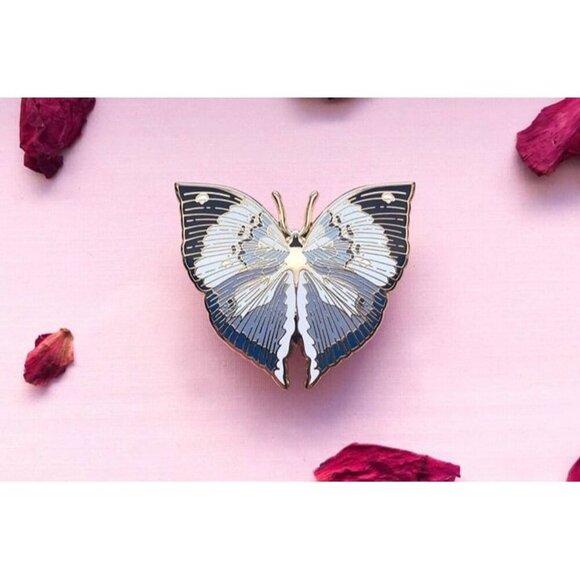 Blue Oakleaf Butterfly Enamel Pin - Gold Plated Nature Jewelry - Garden Brooch - Picture 3 of 8